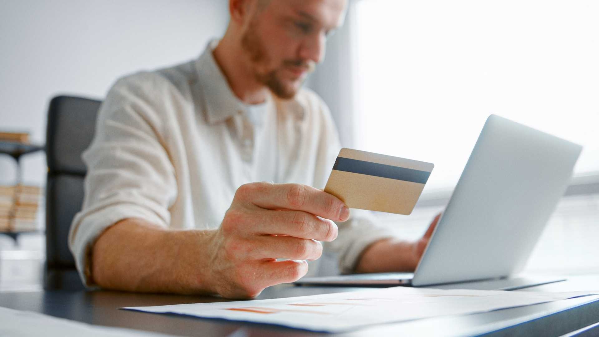 credit card on file in spanish